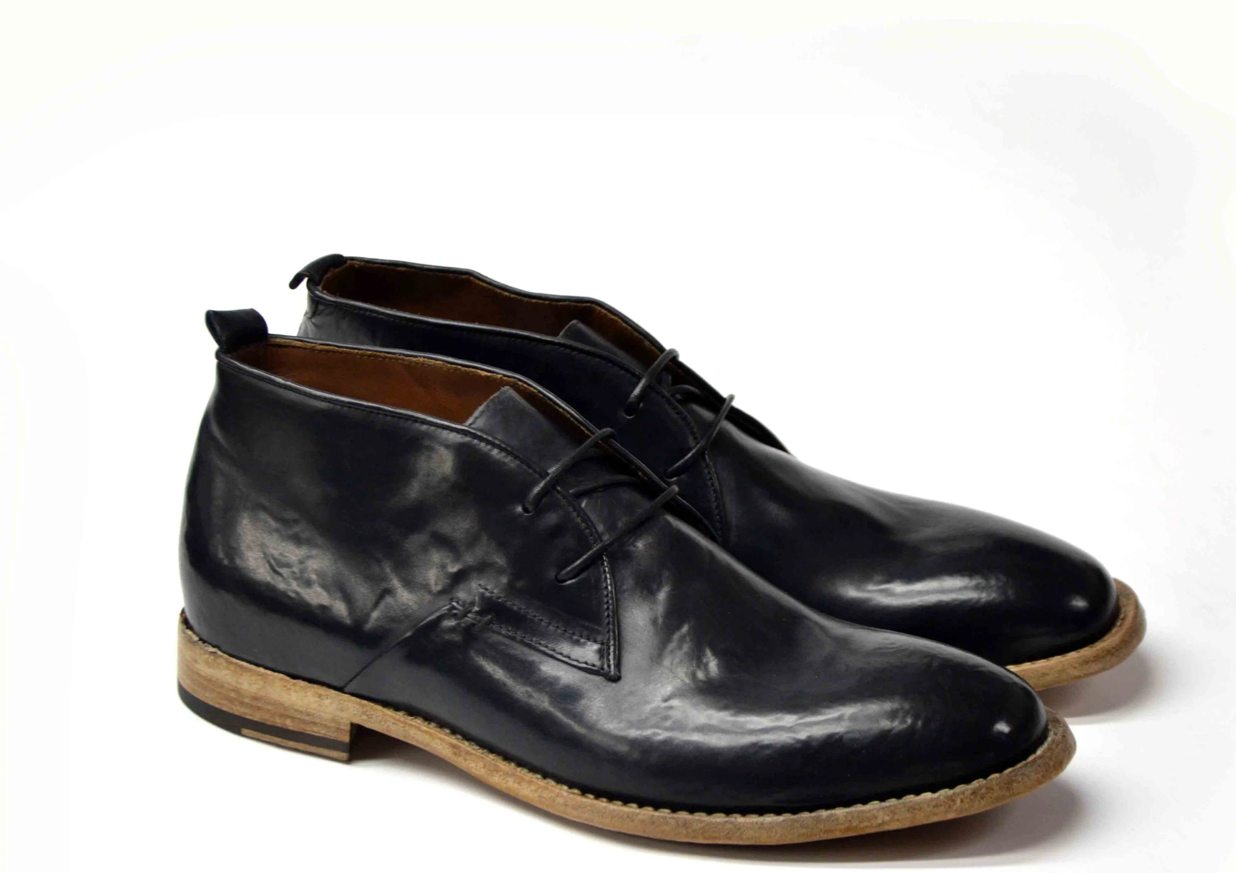 LAST PAIRS 43/44- CLARK BLACK WASHED MID SHOES