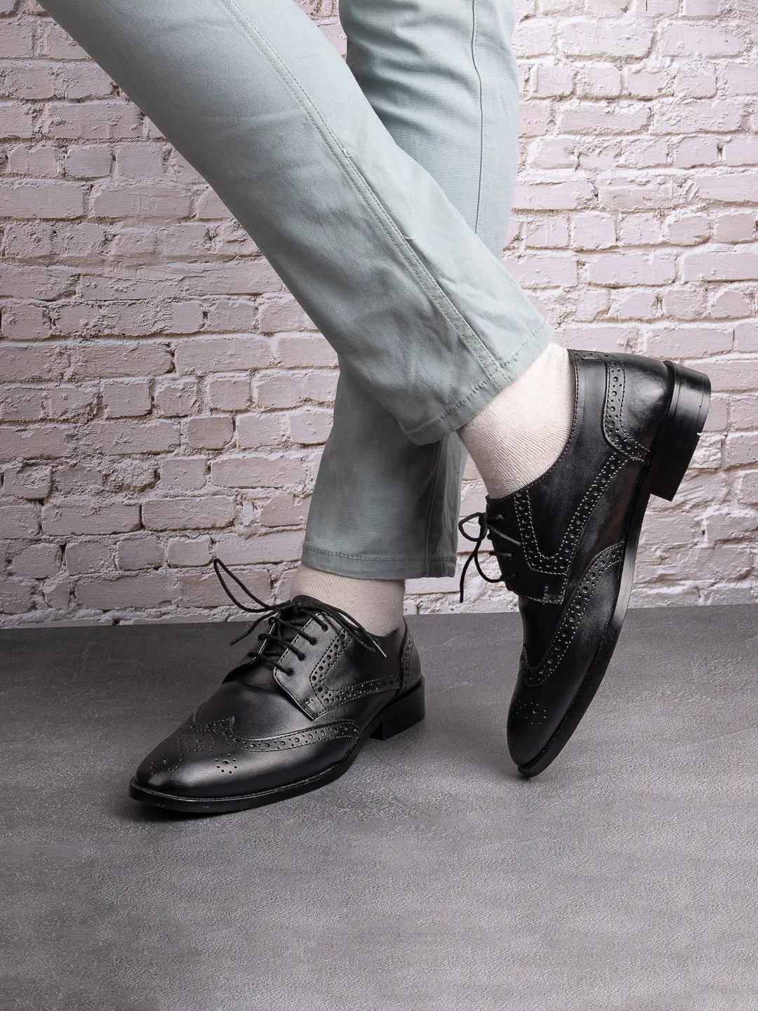 Men Black Solid Brogue Oxford Formal Shoes